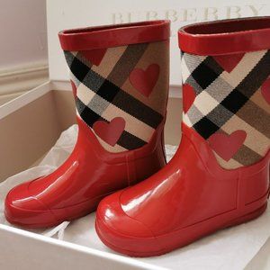 (New in Box) Burberry Heart Rainboots for toddler
